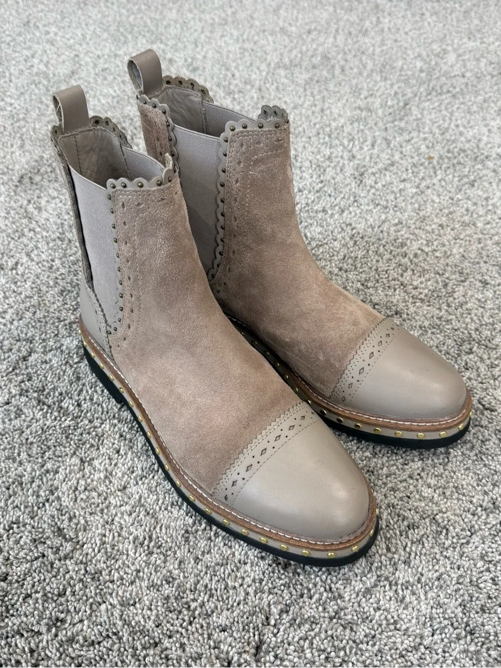 Free People Atlas Chelsea Boots Suede Studded Flats Boho Taupe Women’s 39.5 US 9